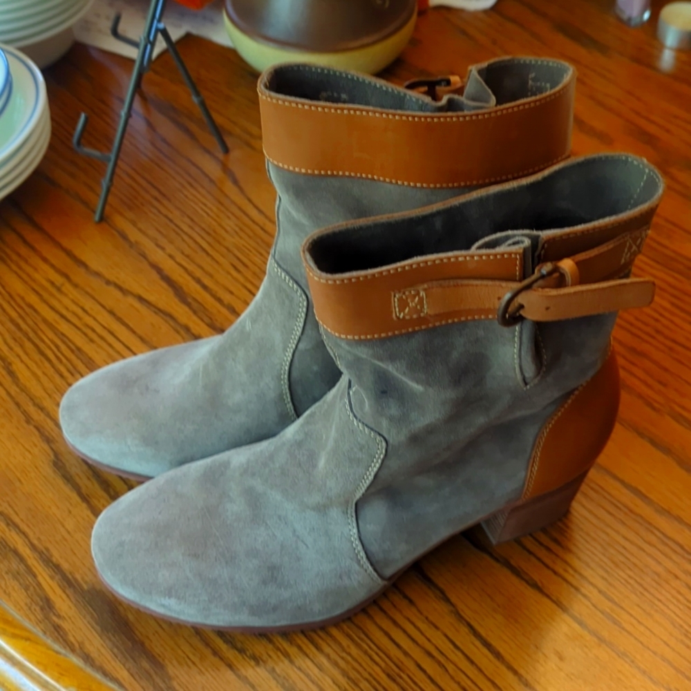 Sebago Women's Nell Taupe Suede Ankle Boot